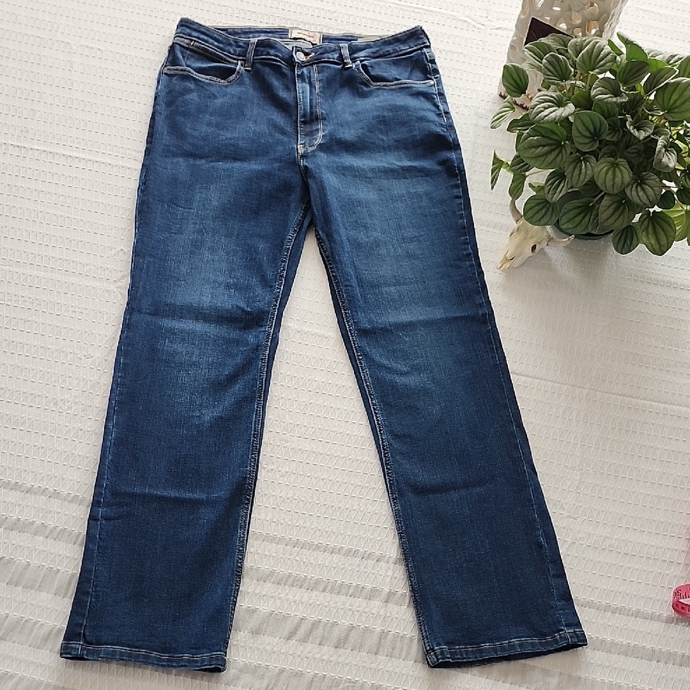 Wrangler Women's Straight Leg Jeans in Deep Blue